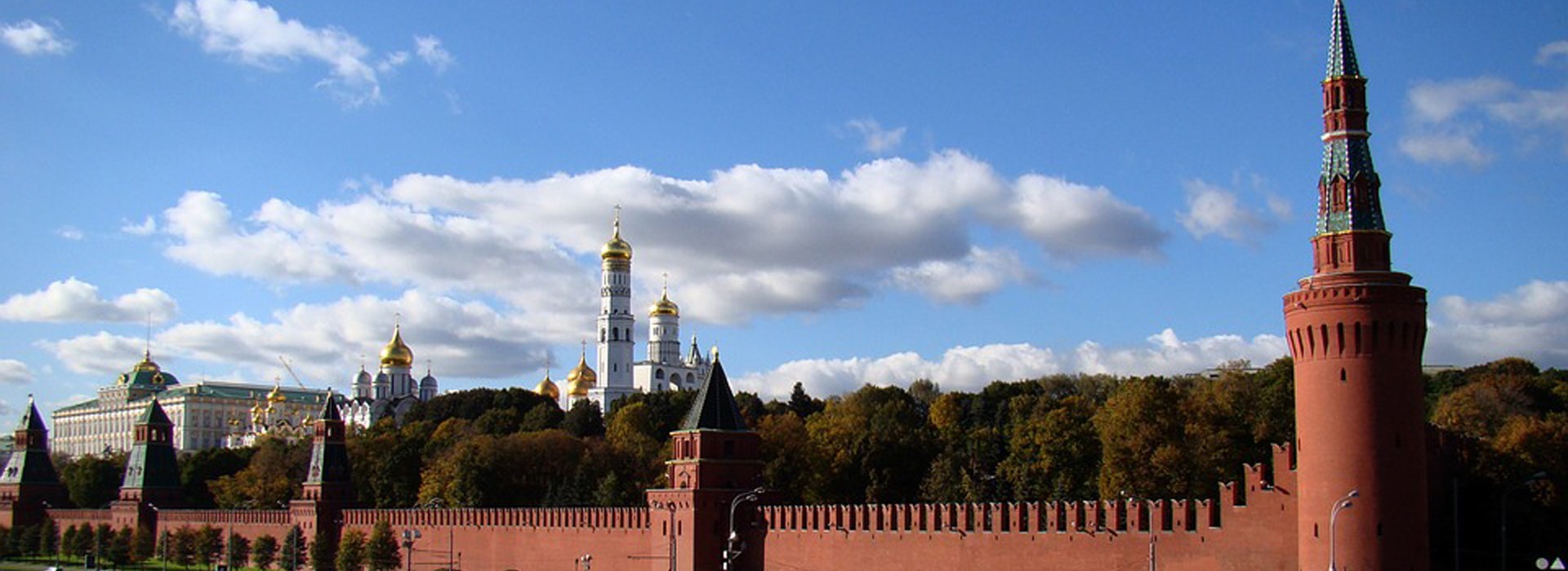 https://www.les-covoyageurs.com/ressources/images-lieux/1111-visiter-le-kremlin-russie.jpg
