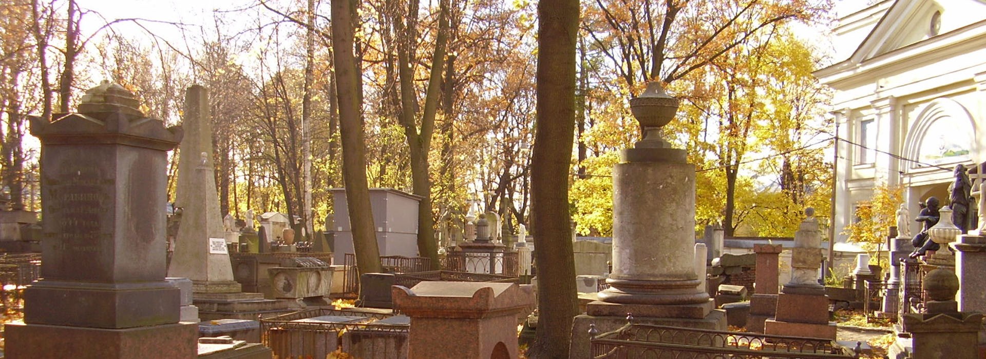 Visiter Le cimetière Tikhvine - Russie