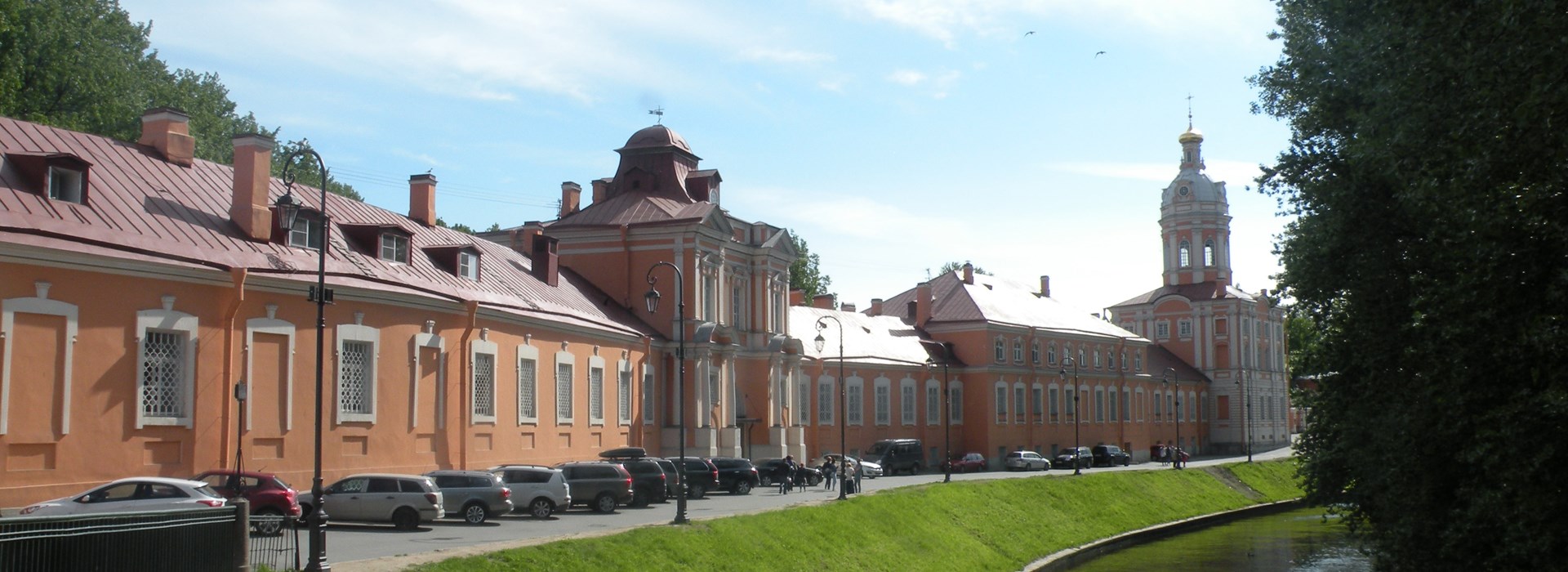 Visiter Le monastère Alexandre Nevski - Russie