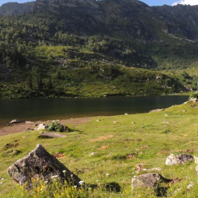 que faire en Occitanie : visiter L'étang de Comte