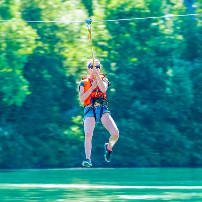 que faire en Occitanie : visiter Le Caroux avec un parcours accrobranche