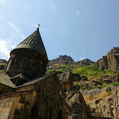 que faire en Arménie : visiter Le monastère de Geghard