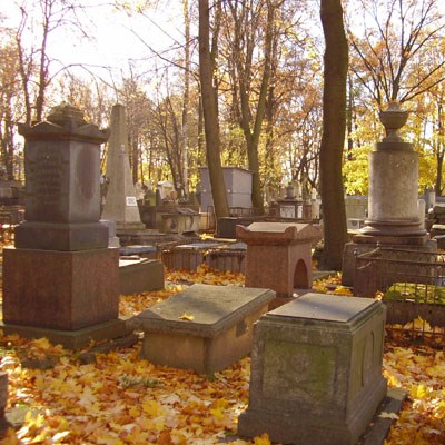 que faire en Russie : visiter Le cimetière Tikhvine
