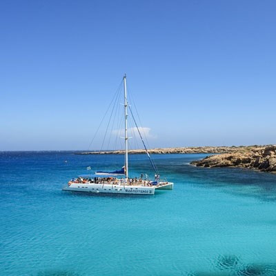que faire aux Baléares : visiter Majorque à bord d'un catamaran