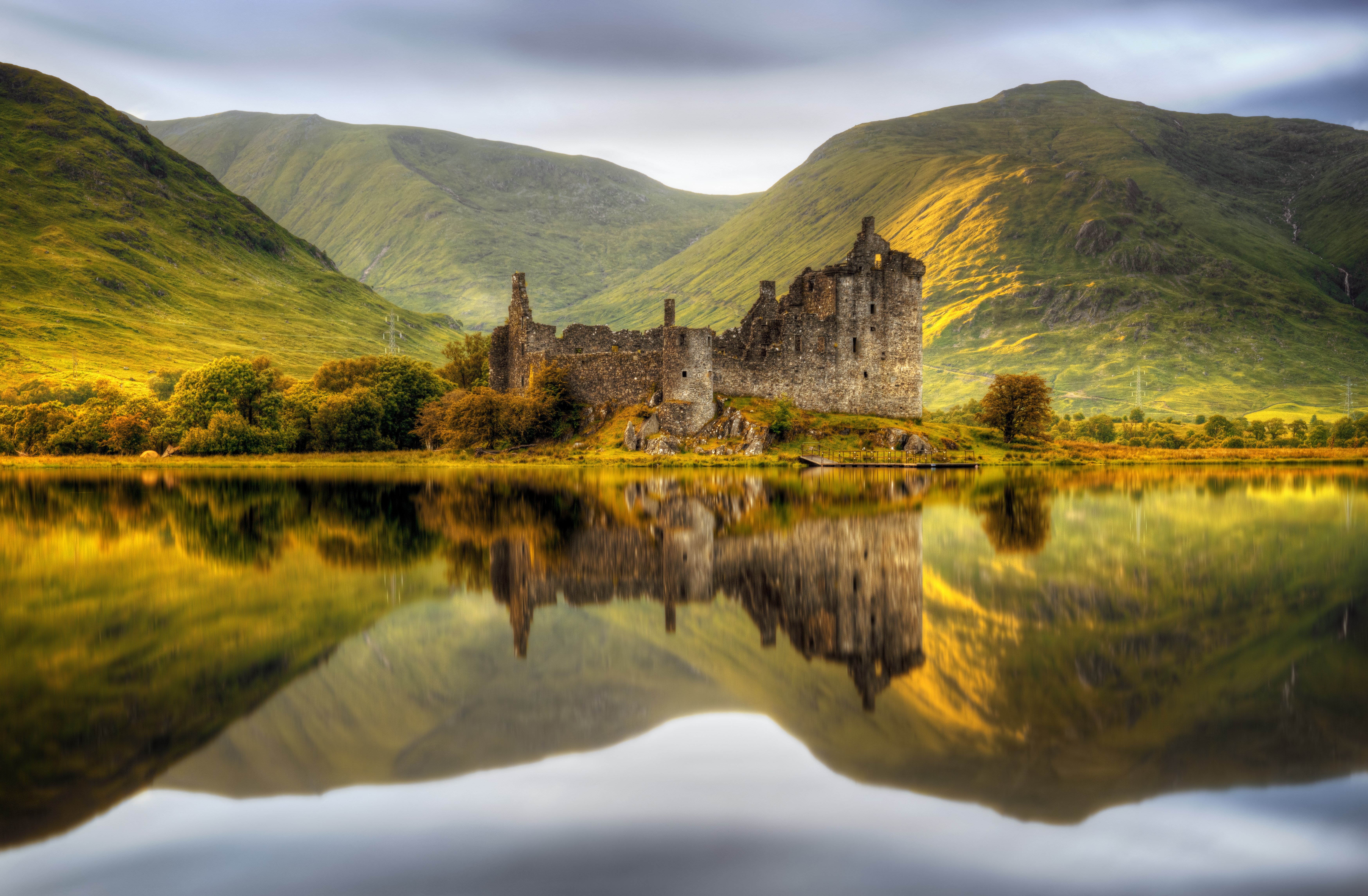 Scotland is beautiful. Замок Килхурн. Килхурн в Шотландии. Замок Kilchurn, Шотландия.. Замок Килхурн, Шотландия в холмах.