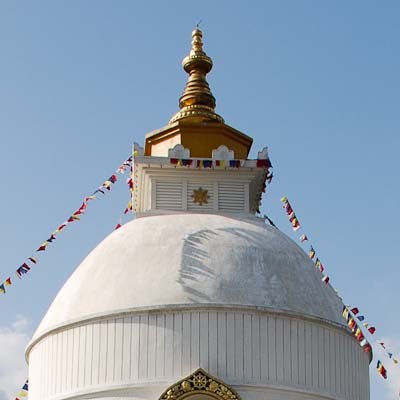 que faire au Népal : visiter Le Shanti Stupa