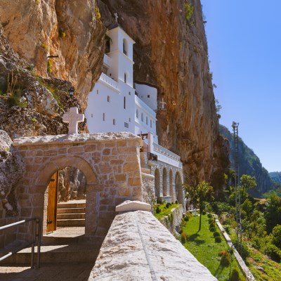 que faire au Montenegro : visiter Le monastère d'Ostrog