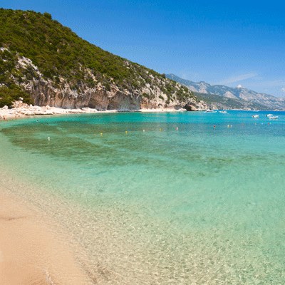 que faire en Sardaigne : visiter La Crique de Cala Luna