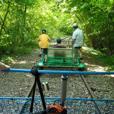 que faire en Occitanie : visiter Vélo rail