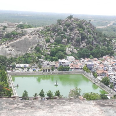 que faire en Inde : visiter Sravanabelagola