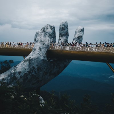 que faire au Vietnam : visiter Le Golden Bridge