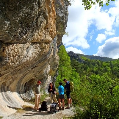 que faire en Provence : visiter Le sentier de Bastidon