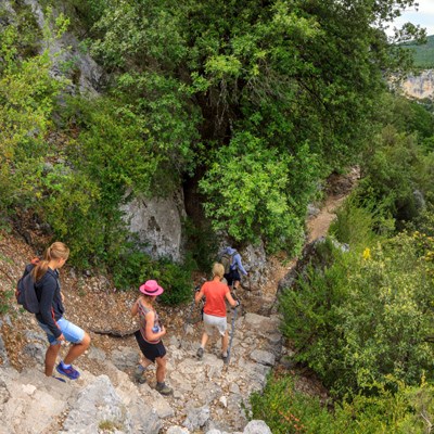 que faire en Provence : visiter Le Sentier Blanc Martel