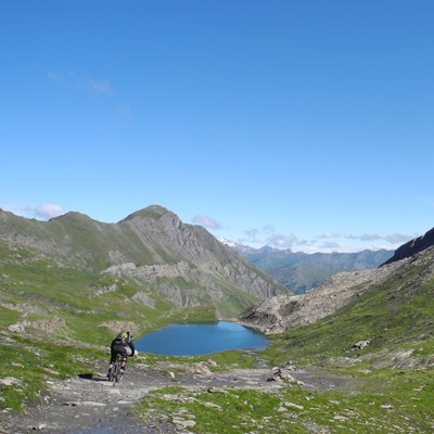 que faire en Provence : visiter Le lac de la Blanche