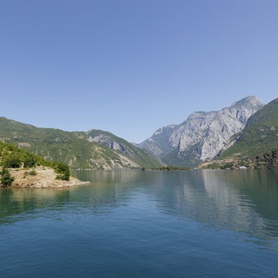 que faire en Albanie : visiter les lacs de Funari