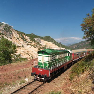 que faire en Albanie : visiter l'Albanie en train