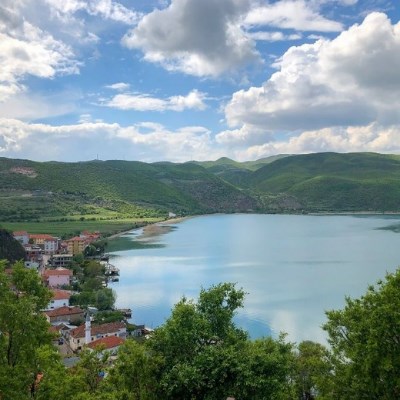 que faire en Albanie : visiter Lin