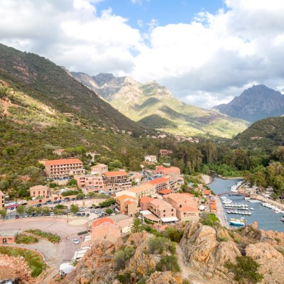 que faire en Corse : visiter le village d'Ota-Porto