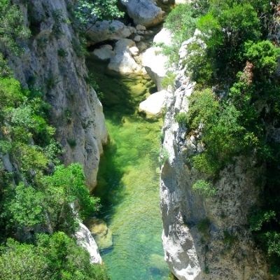 que faire en Occitanie : visiter Les gorges de Galamus