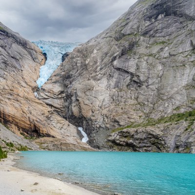 que faire en Norvège : visiter Le glacier Briksdal