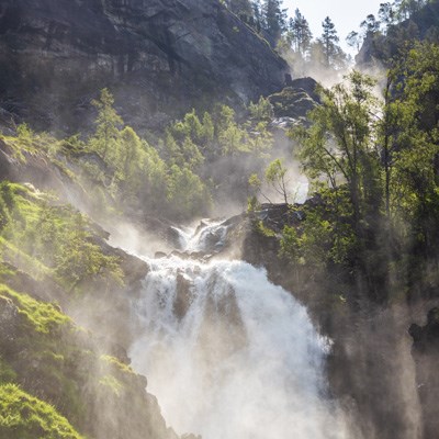 que faire en Norvège : visiter La cascade de Latefoss