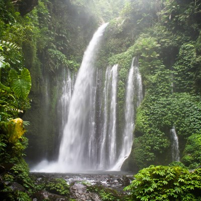 que faire en Indonesie : visiter La cascade de Sendang Gile