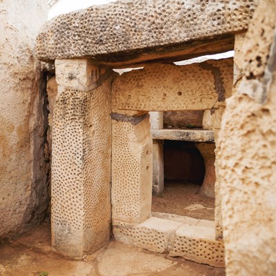 que faire à Malte : visiter Les sites mégalithiques de Mnajdra et Hagar Qim