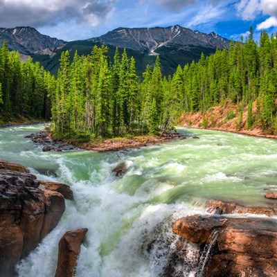 que faire au Canada : visiter Les Chutes Sunwapta