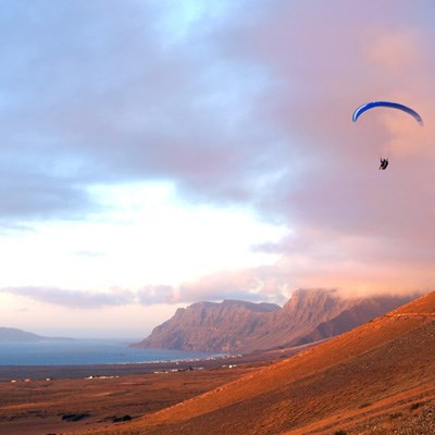 que faire aux Canaries : visiter Les falaises de Famara (Lanzarote)