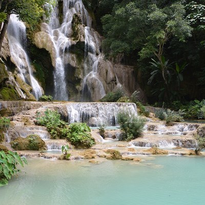 que faire au Laos : visiter Cascade de Kuang si