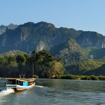 que faire au Laos : visiter Le mékong en croisière