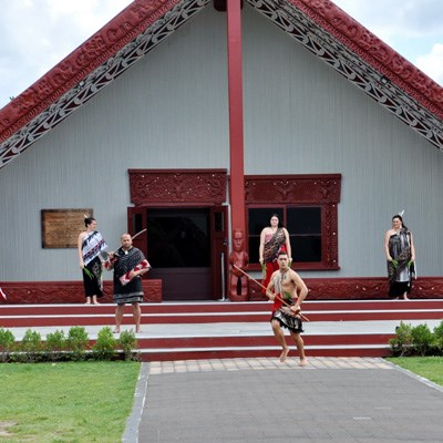 que faire en Nouvelle Zelande : visiter Le village Maori de Te Whakarewarewa