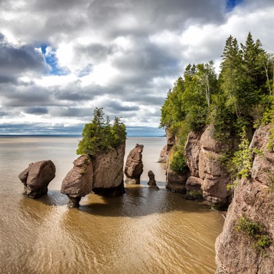 que faire au Canada : visiter Hopewell Rocks