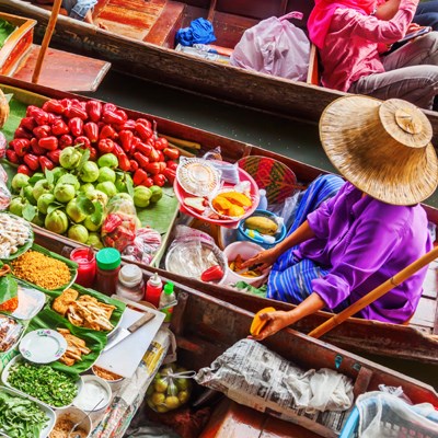 que faire en Thaïlande : visiter Le Marché flottant de Damnoen