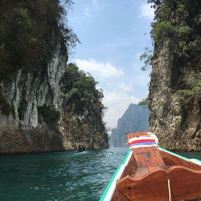 que faire en Thaïlande : visiter Le Lac Cheow Lan