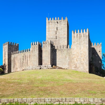 que faire au Portugal : visiter Le château de Guimarães