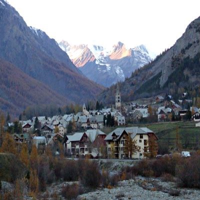 que faire en Rhône-Alpes : visiter Les grands bains du Monêtier