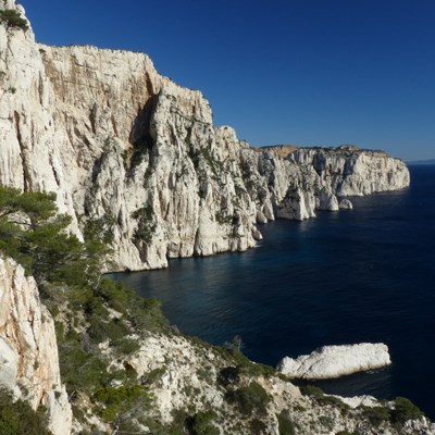 que faire en Provence : visiter Les falaises de Devenson