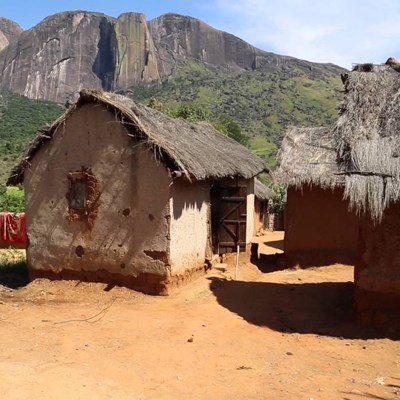 que faire à Madagascar : visiter La vallée de Tsaranoro