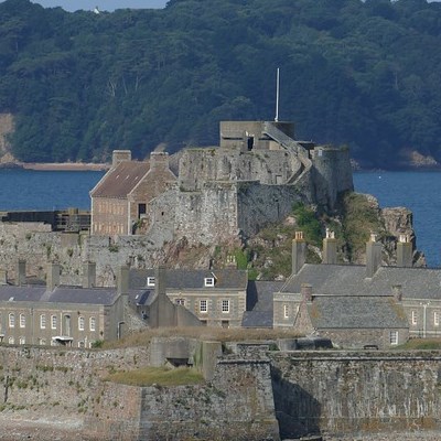 que faire en Bretagne : visiter Saint Hélier