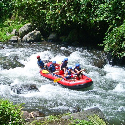 que faire en Indonesie : visiter Les rapides de Telaga Waja en rafting