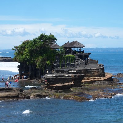 que faire en Indonesie : visiter Le temple de Tanah lot