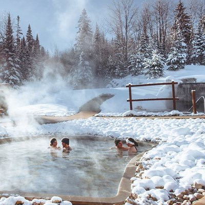 que faire au Canada : visiter Les bains nordiques