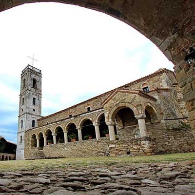 que faire en Albanie : visiter Le monastère d'Ardenica 