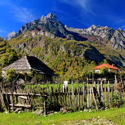 que faire en Albanie : visiter Le village de Valbona