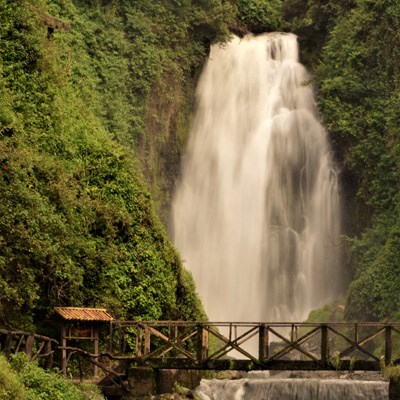 que faire en Equateur : visiter La cascade de Péguche