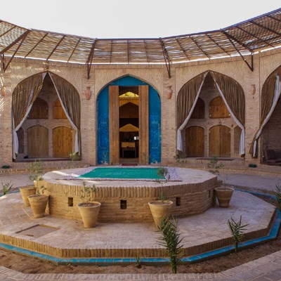 que faire en Iran : visiter Caravanserail de Zeinodin ou Fahraj