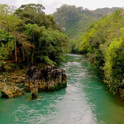 que faire au Guatemala : visiter Lanquin