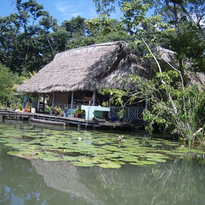 que faire au Guatemala : visiter Le Rio Dulce