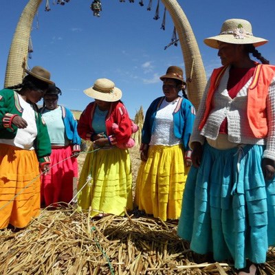 que faire au Pérou : visiter Les îles Uros